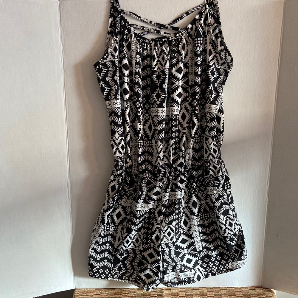 Black and White shorts jumper with Spaghetti Straps for Casual Wear